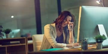 Recognizing Burnout: 7 Early Signs & Mental Wellness Checklist for US Professionals - Cover Image